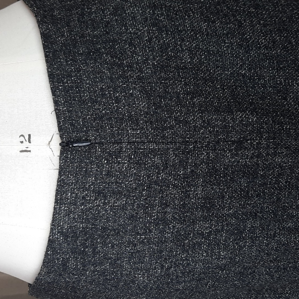 Les Copains grey virgin wool blend skirt, size 10 - Picture 6 of 11